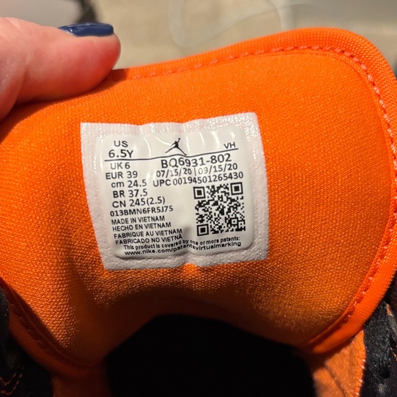 Nike Air Jordan - Picture 3 of 5